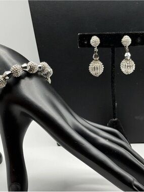 Vintage Crown Trifari Electra Nubby Silver Tone & Hematite Bracelet Earring Set